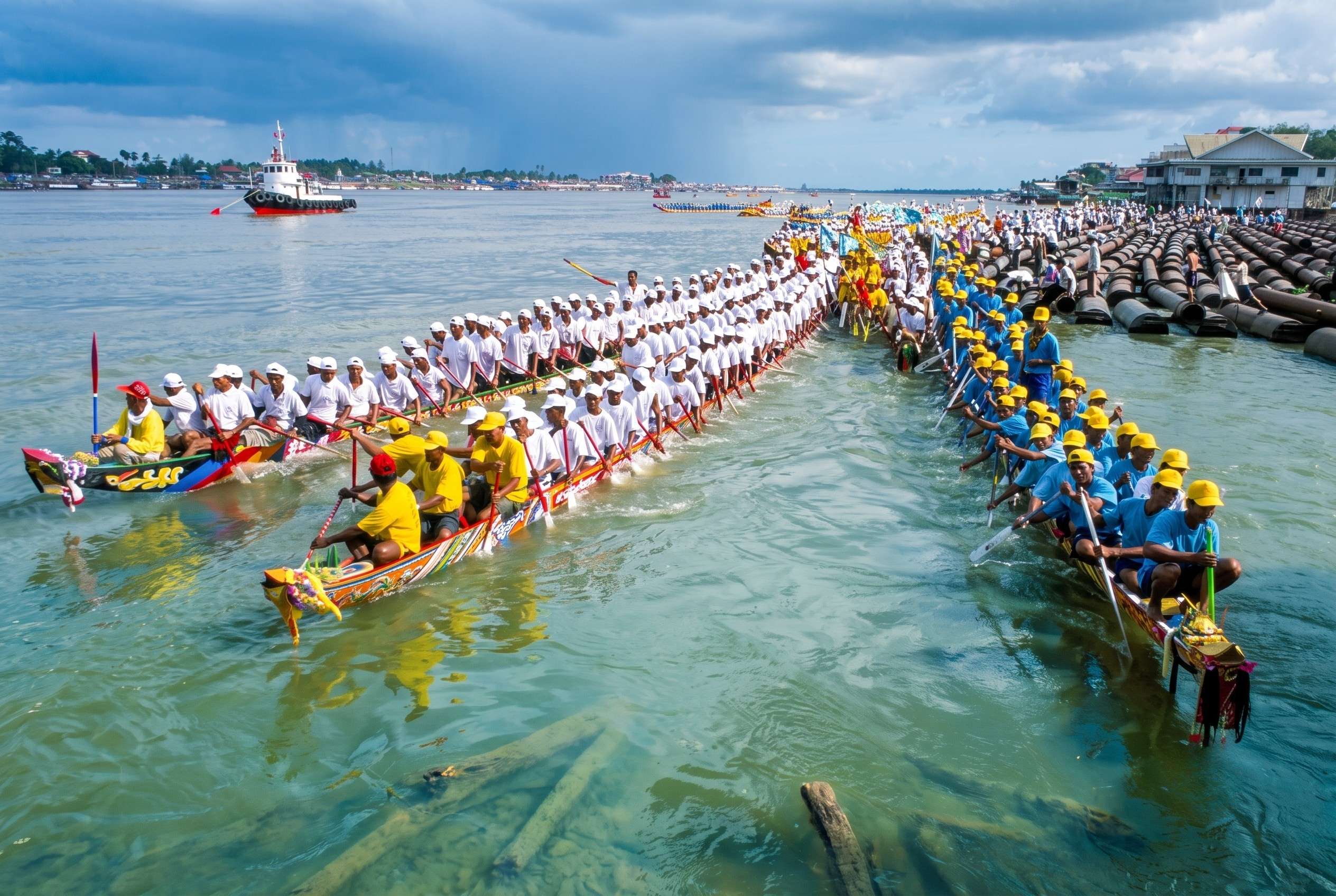 Boat race at Bon Om Touk Festival