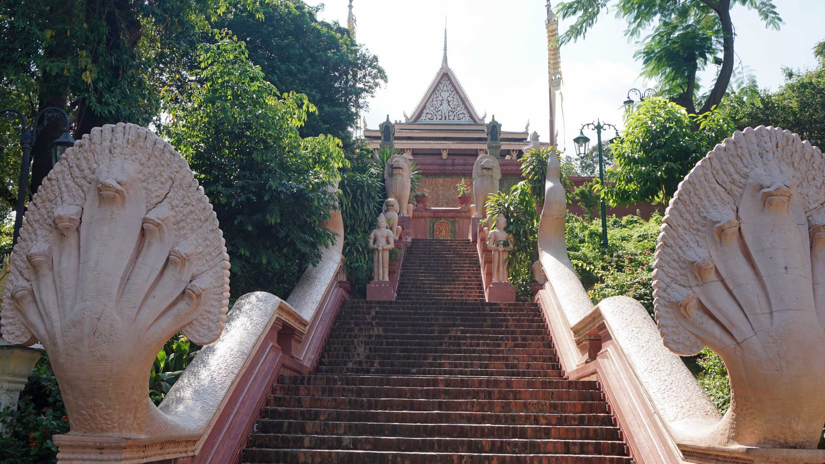 Wat Phnom staircase with guardian statues